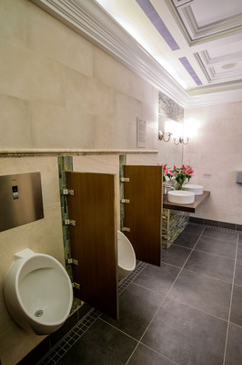 TOTO’s sustainable, high-performance plumbing products’ timeless beauty enhances heavy-traffic facilities like Bryant Park’s posh public restrooms as they provide unsurpassed performance and reliability,reducing both water and maintenance costs. Photo: Jane Kratochvil Photography. (PRNewsfoto/TOTO)