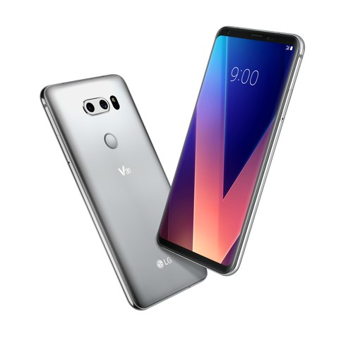 The V30 features many industry innovations – the first F1.6 aperture camera lens, the first glass Crystal Clear Lens, the first OLED FullVision display, Cine Video mode for producing movie-quality videos, premium sound with advanced Hi-Fi Quad DAC and Voice Recognition. (CNW Group/LG Electronics Canada)