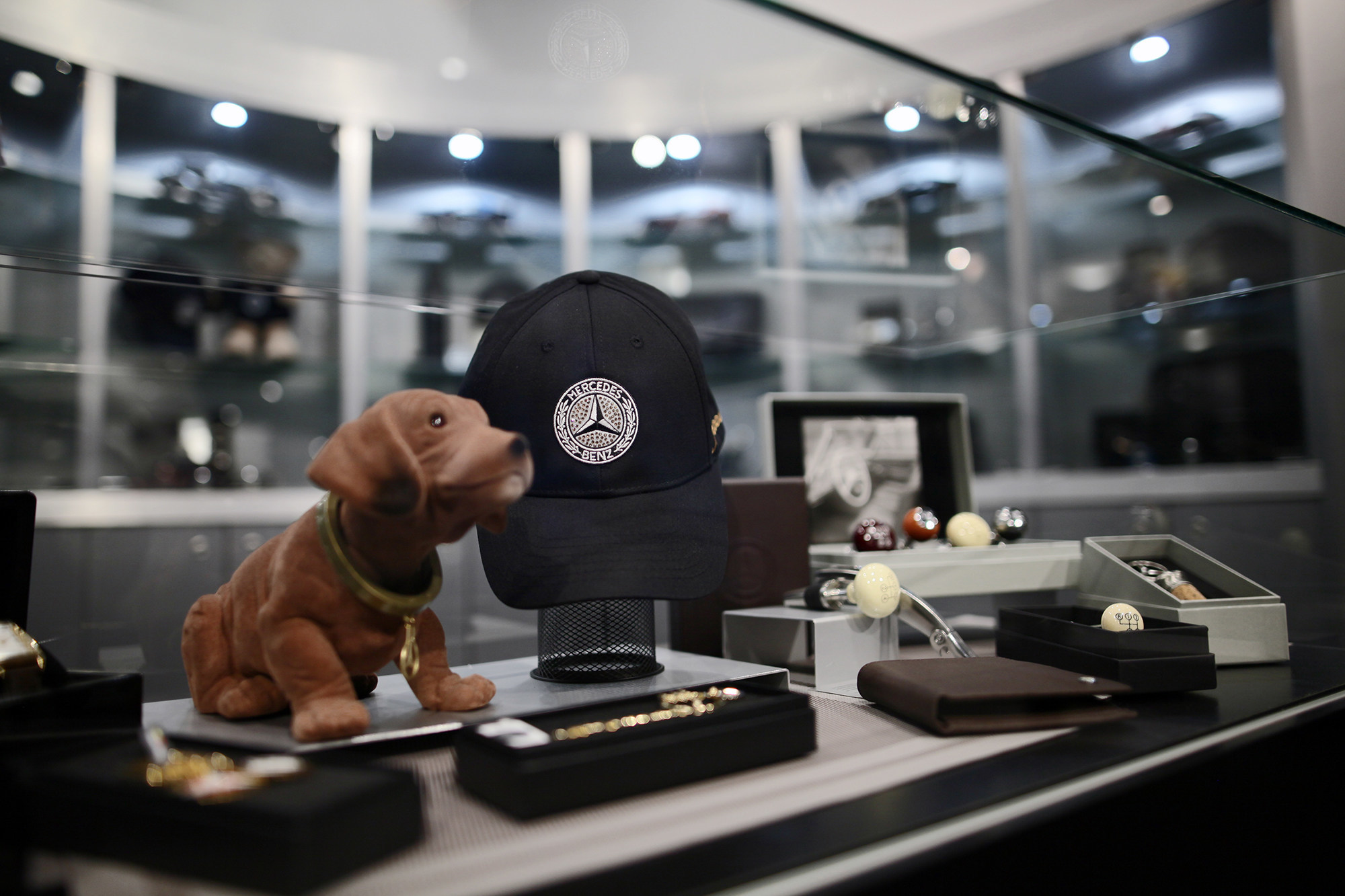 Mercedes Benz Canada Opens New Retail Space In Cf Markville