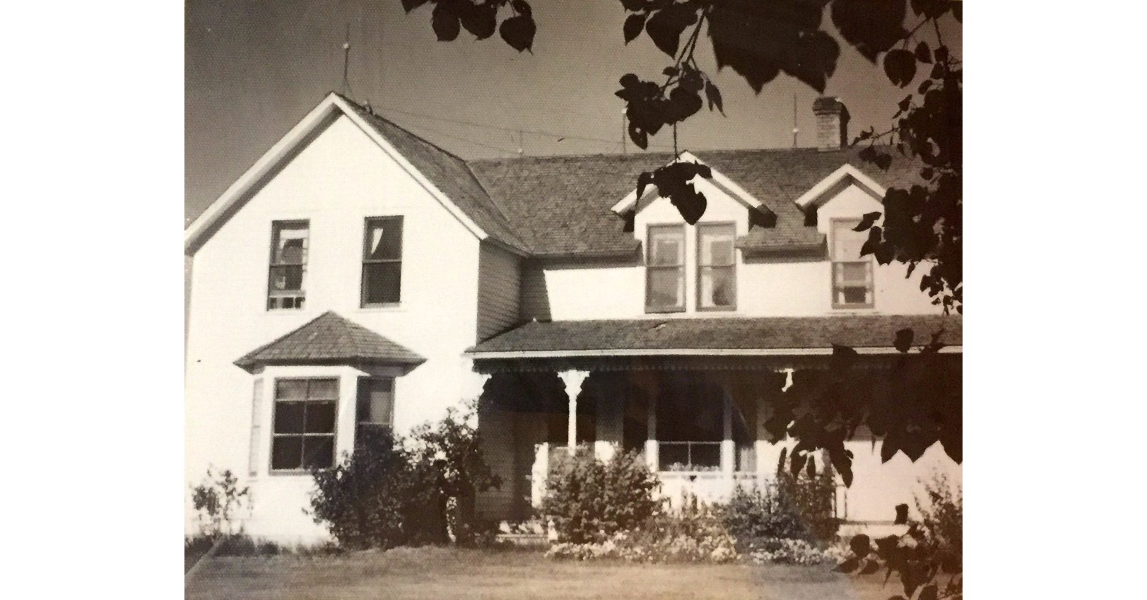 Century Old Alberta Prairie Farmhouse Redefined