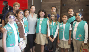 Niñas exploradoras de Nueva Jersey ganan insignia gracias a dueña local de McDonald's