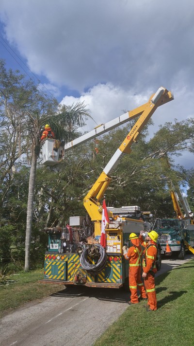 After helping to restore power in Florida following Hurricane Irma, Toronto Hydro crews are now travelling to Long Island. (CNW Group/Toronto Hydro Corporation)