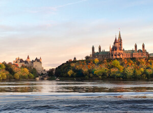 Top 10 Canadian Boating Destinations to Soak Up the Fall Colours