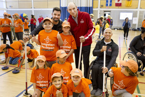 Pour soutenir la Fondation Bon départ, la Société Canadian Tire s'engage à verser 50 M$ pendant cinq ans pour permettre à plus d'enfants ayant un handicap partout au pays de jouer et de faire du sport