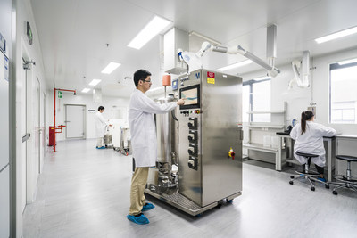 Merck a ouvert son premier centre de biodveloppement intgr BioReliance en Chine. Implant  Shanghai, le premier de la socit  l'extrieur de l'Europe, ce centre comme les autres vient acclrer le dveloppement clinique, de la production de molcules  la production commerciale.