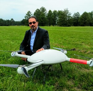 Le Dr Mohamed Mostafa fait une présentation lors de la conférence Unmanned Aerial Vehicles in Geomatics