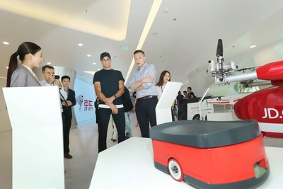 Rivaldo visiting JD high-tech exhibition area