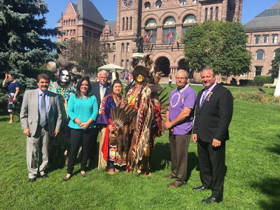 Indigenous leaders with Warren (Smokey) Thomas, President of OPSEU, and NDP MPP Michael Mantha on the lawn of Queen's Park. (CNW Group/Ontario Public Service Employees Union (OPSEU))