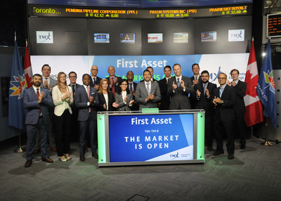 Rohit Mehta, President, First Asset joined Dani Lipkin, Business Development, Exchange Traded Funds, Closed-End Funds and Structured Notes, TMX Group to open the market to celebrate First Asset Tech Giants Covered Call Exchange Traded Fund (TXF.B). First Asset, a CI Financial Company, is a Canadian investment firm delivering a comprehensive suite of  ETF solutions. TXF.B commenced trading on Toronto Stock Exchange on August 31, 2017. (CNW Group/TMX Group Limited)