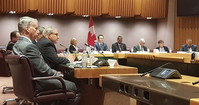 Agriculture Minister Lawrence MacAulay and Parliamentary Secretary to the Minister of Foreign Affairs, Andrew Leslie, met with agriculture stakeholders during a roundtable on NAFTA. (CNW Group/Agriculture and Agri-Food Canada)