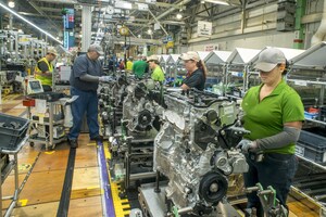 Es eléctrico: Toyota lleva la producción del primer tren motriz híbrido a los Estados Unidos