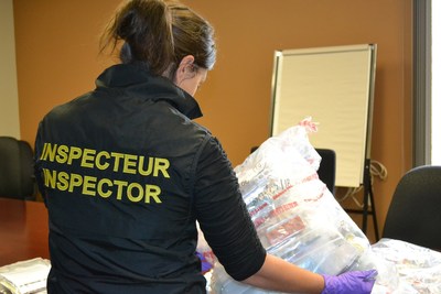 Health Canada inspecting suspected counterfeit and illicit pharmaceuticals in Montreal, Quebec, during Operation Pangea X from September 12-19, 2017, in collaboration with the RCMP and CBSA. (CNW Group/Royal Canadian Mounted Police)