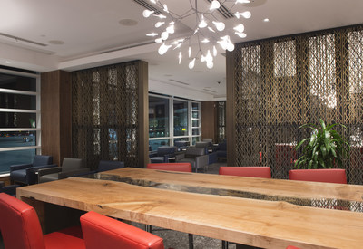 Air Canada Unveils New Vancouver International Maple Leaf Lounge Showcasing BC and Canadian Design and Artwork (CNW Group/Air Canada)