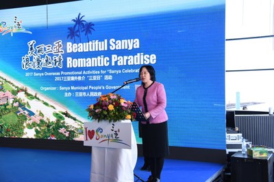 Fu Junli, Honorary President of Sanya People's Association for Friendship with Foreign Countries, delivering a speech at The Sanya Celebration roadshow