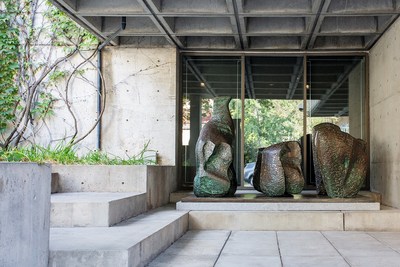 Henry Moore, (1898-1986), Three Piece Reclining Figure N° 1, 1961-1962, bronze, 1/7, cast Hermann Noack, Berlin. MMFA, Gift of the Canadian Imperial Bank of Commerce. © The Henry Moore Foundation. All Rights Reserved, DACS / SODRAC (2017). Photo Sébastien Roy. (CNW Group/CIBC)