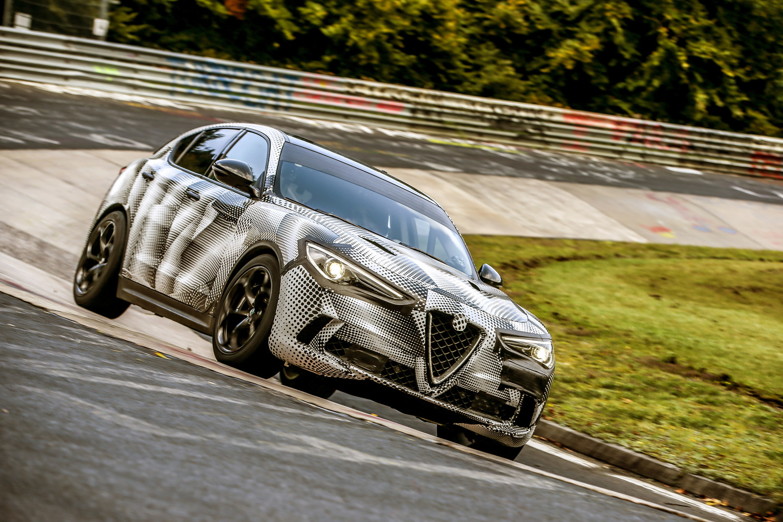 FCA_US_LLC_2018_Alfa_Romeo_curve.jpg?w=1