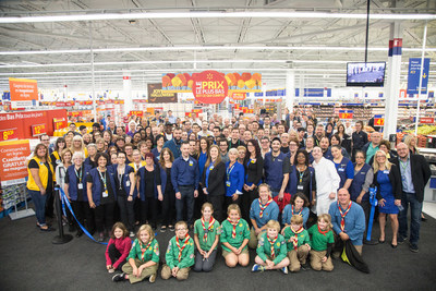 Walmart Canada inaugure son tout nouveau Supercentre  Longueuil. L'vnement marque galement l'arrive au Qubec du tout premier prototype de magasin offrant la technologie Scannez & Payez. (Groupe CNW/Walmart Canada)