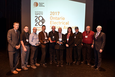 The 2017 Ontario Electrical Safety Awards celebrated safety leaders with a strong commitment to electrical safety in Ontario. Award winners are pictured above with Kevin French, Deputy Minister, Government and Consumer Services (far, right) and the Electrical Safety Authority’s Scott Saint, Chief Public Safety Officer (far, left). (CNW Group/Electrical Safety Authority)