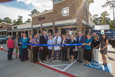 Dr. Jason Knight, medical director of Houston Methodist Emergency Care Center in The Woodlands, cuts the ribbon during the ECC open house.  He is joined by Houston Methodist The Woodlands CEO Debbie Sukin, The Woodlands Area Chamber of Commerce, Houston Methodist The Woodlands Hospital leadership team, board members and staff.