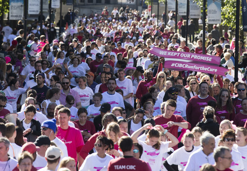Tens of thousands of Canadians keep their promise, committing to change the future of breast cancer at the 2017 Canadian Cancer Society CIBC Run for the Cure. Fundraising continues at CIBCrunforthecure.com (CNW Group/CIBC)