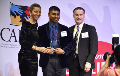 Trinity Tech Inc. President and CEO Dunstan Peter (middle) accepts the Supplier of the Year Award from (l) Cassandra Dorrington, President, Canadian Aboriginal and Minority Supplier Council (CAMSC) and (r) Brett Schauber, Senior Manager, Fiat Chrysler Automobiles at the CAMSC 13th Annual Business Achievement Awards held in Toronto on Thurs. Sept. 28, 2017. Photo courtesy of CAMSC. (CNW Group/Trinity Tech Inc.)