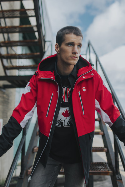 Max Parrot, planche à neige - Max Parrot porte la tenue de la collection officielle d'Équipe Canada de la Baie d'Hudson pour PyeongChang 2018 (Groupe CNW/la Baie d'Hudson)