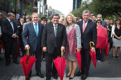 Centraide of Greater Montreal’s 2017 campaign kickoff - At the head of Centraide's Generosity March: Lili-Anna Pereša, President and Executive Director of Centraide of Greater Montreal, and Denis Coderre, Mayor of Montreal, together with Centraide’s 2017 campaign co-chairs, Louis Audet, President and CEO of Cogeco, and James C. Cherry, Corporate Director. (CNW Group/Centraide of Greater Montreal)