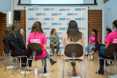 Plan International Canada Global Ambassador Sophie Grégoire Trudeau met with girl advocates at an interactive roundtable discussion that explored bridging the “dream gap” – a combination of barriers such as gender stereotypes and discrimination that often prevent girls from pursuing their aspirations. (CNW Group/Plan International Canada)