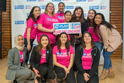 Dans le but de marquer la prochaine Journée internationale de la fille, le 11 octobre, un groupe de jeunes leaders ont participé à un échange avec la présidente et directrice générale ainsi que l’ambassadrice mondiale de Plan International Canada, respectivement mesdames Caroline Riseboro et Sophie Grégoire Trudeau, sur l'avancement du pouvoir et du potentiel des filles. (Groupe CNW/Plan International Canada)