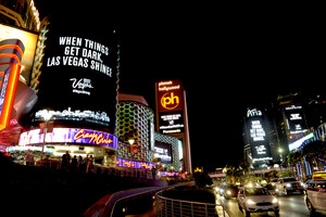 Las Vegas Dims Marquee Lights And Honors Victims And Heroes With A Sunday Night Tribute