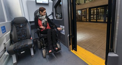 State-of-the-art low-entry vestibule area on MCI D45 CRT LE aids accessibility for all passengers including those using mobility devices. (CNW Group/New Flyer Industries Inc.)
