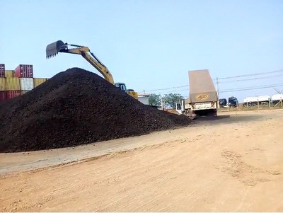 Manganese product stockpile at Porto Velho warehouse (CNW Group/Meridian Mining S.E.)