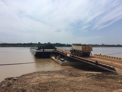 Manganese product transferred to barges at Porto Velho (CNW Group/Meridian Mining S.E.)