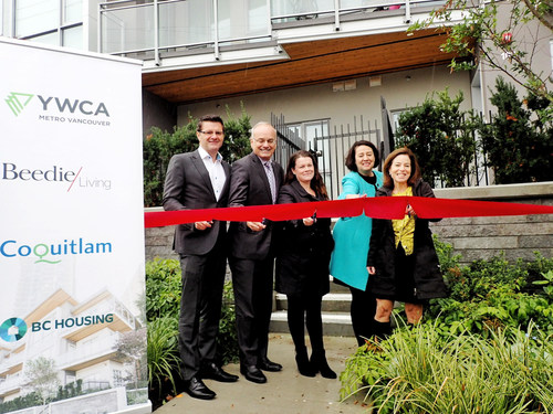 The YWCA Metro Vancouver, developer Beedie Living, the City of Coquitlam, and  BC Housing collaborated to provide seven new townhomes for single mothers and their children at YWCA's Como Lake Mews. Pictured left to right: Beedie Development's Rob Fiorvento, Coquitlam Mayor Richard Stewart, resident Maureen Cleary, YWCA Metro Vancouver CEO Janet Austin, and BC Housing Minister Selina Robinson. (CNW Group/Beedie Living)