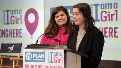 Caroline Riseboro, President and CEO of Plan International Canada, and Nicole K., a #GirlsBelongHere participant and acting President and CEO of Plan International Canada for the day, deliver joint speaking remarks to kick off a panel discussion on bridging the “dream gap” at the Toronto Stock Exchange in celebration of the sixth International Day of the Girl on Oct. 11. (CNW Group/Plan International Canada)