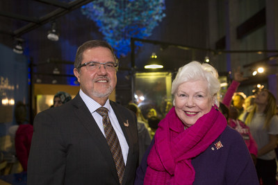 Maurice Bitran, CEO and Chief Science Officer, Ontario Science Centre, and The Honourable Elizabeth Dowdeswell, Lieutenant Governor of Ontario, celebrate Lake Ontario’s beauty, ecology and majestic depths at the launch of DEEP BLUE, a community-created art installation, today. DEEP BLUE will remain on permanent display at the Ontario Science Centre. (CNW Group/Ontario Science Centre)