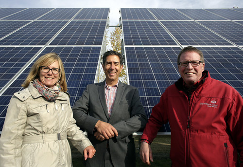 Investors Group VP Finance and Corporate Responsibility Andrea Carlson, Bullfrog Power CEO Ron Seftel (C) and FortWhyte Alive President and CEO Bill Elliott (R) team up for the launch of a solar array at FortWhyte Alive in Winnipeg Manitoba, October 12, 2017. Lyle Stafford/CNW (CNW Group/Bullfrog Power)