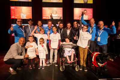 The ambassadors with the sponsored children, during the official launch of Tremblant's 24h ? 2017 edition. (CNW Group/24h Tremblant)