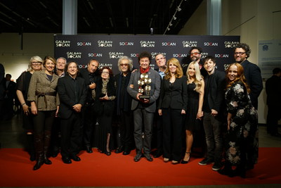 From left to right: Genevive Ct (Chief of Qubec Affairs), Mlanie Joly (Minister of Canadian Heritage), Daniel Lafrance (Editorial Avenue), Stan Meissner (SOCAN's Chairman of the board), Claude Dubois, Monique Leyrac, Luc Plamondon, Robert Charlebois, Eric Baptiste (SOCAN's CEO), France D'Amour, Mariane Cossette-Bacon, Cristobal Tapia de Veer, John Nathaniel, Alexe Gaudreault, Michel Corriveau. (Photo: Benoit Rousseau) (CNW Group/SOCAN)