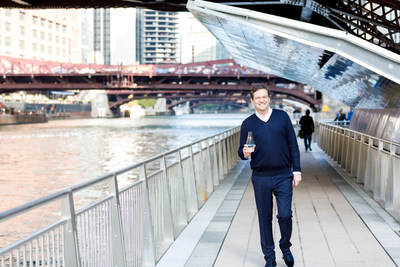 Bluewater founder Bengt Rittri advocates for clean water and no single-use plastics along the Chicago Riverwalk. Photo credit: Kathleen Virginia Photography.