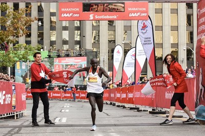 Winner of the Scotiabank Toronto Waterfront Marathon, Philemon Rono crosses the finish line with a time of 2:06:52, to defend his title. This is the fastest marathon ever run on Canadian soil. (Photo credit Todd Fraser) (CNW Group/Scotiabank)