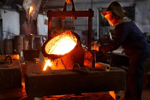 MONARQUES GOLD ANNOUNCES THE FIRST GOLD POUR AT THE BEAUFOR MINE SINCE ITS ACQUISITION (CNW Group/Monarques Gold Corporation)
