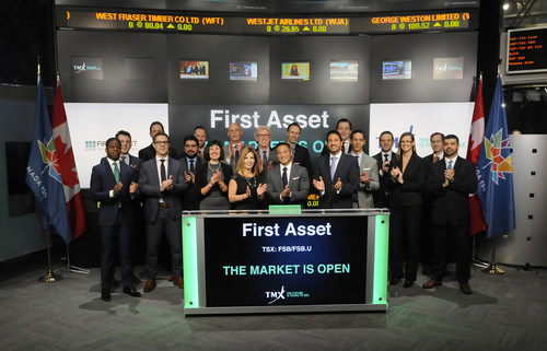 Rohit Mehta, President, First Asset, alongside Barry Allan, President & CIO, Marret Asset Management, joined Dani Lipkin, Head, Business Development, Exchange Traded Funds, Closed-End Funds, and Structured Notes, TMX Group, to open the market to launch First Asset Enhanced Short Duration Bond ETF (FSB/FSB.U). First Asset, a CI Financial Company, is a Canadian investment firm delivering a comprehensive suite of ETF solutions. FSB/FSB.U; commenced trading on Toronto Stock Exchange on September 12, 2017. (CNW Group/TMX Group Limited)