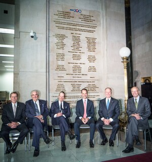 BMO dévoile une plaque commémorative à la succursale principale de BMO à Montréal, à l'occasion de son bicentenaire