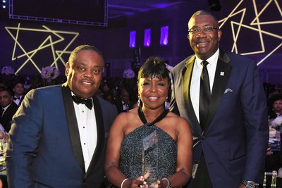 The Executive Leadership Council Presents Nationwide the Diamond Leadership Award For Their $1 Million Contribution to Fund New Scholarship Initiative