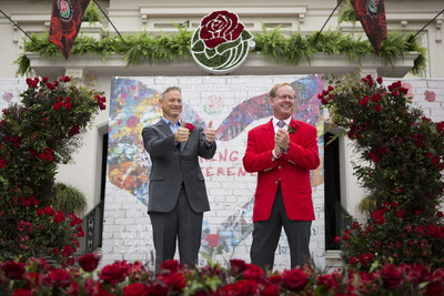 2018 Tournament of Roses Grand Marshal Gary Sinise, 2018 Tournament of Roses President Lance Tibbet (photo courtesy, Michelle Mishina Photo)