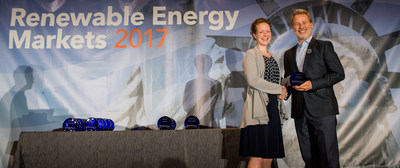 Carolyn Snyder, Director of the U.S. EPA's Climate Protection Partnerships Division, presents Bill Strang, TOTO USA’s President of Operations and eCommerce, with one of its 2017 Green Power Leadership Awards. TOTO runs 100% of its Morrow plant’s operations with nearly 12 million kilowatt-hours (kWh) of green power, the equivalent of more than 1,000 average American homes’ electricity use per year. (PRNewsfoto/TOTO)