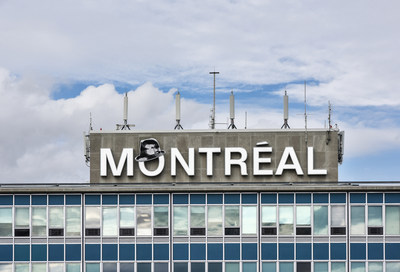 Montréal is Cohen! In November, the city pays tribute to Leonard Cohen through multiple events. Aéroports de Montréal celebrates in partnership with the Musée d’Art Contemporain (MAC) and salute this great Montreal artist. Hats off to Mister Cohen! (CNW Group/Aéroports de Montréal)