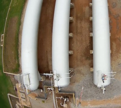 UAV overflying gas storage tanks in order to detect methane leaks.