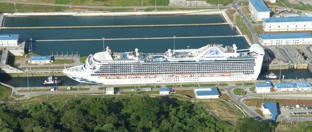 Caribbean Princess Traverses Panama Canal As First Ever Neo Panamax Cruise Ship To Sail Through Newly Expanded Locks